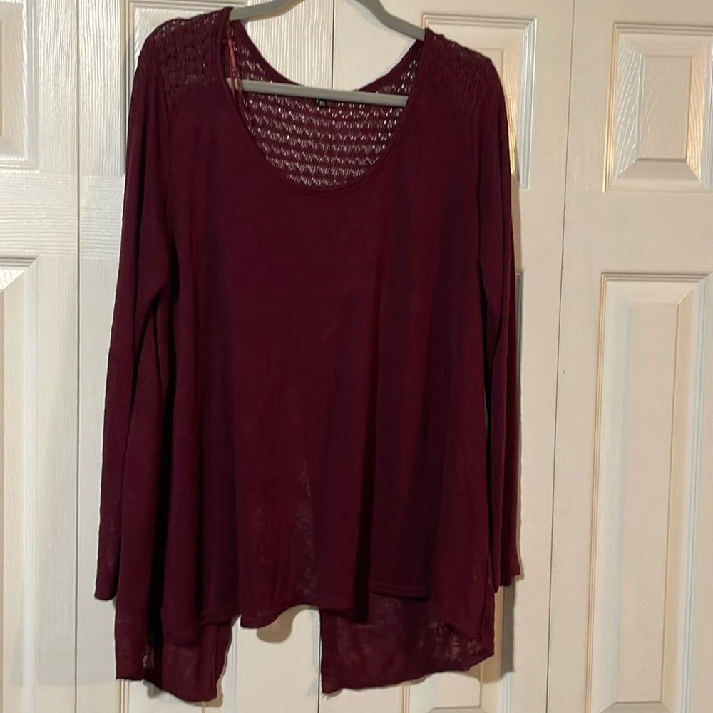 Long sleeve light sweater peekaboo back